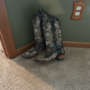 Embroidered Western Cowboy Boots